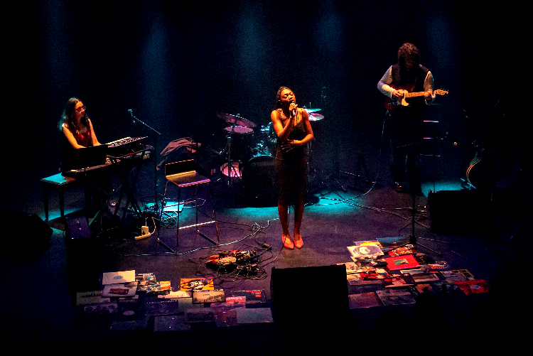 Louise AWA en concert à la MJC